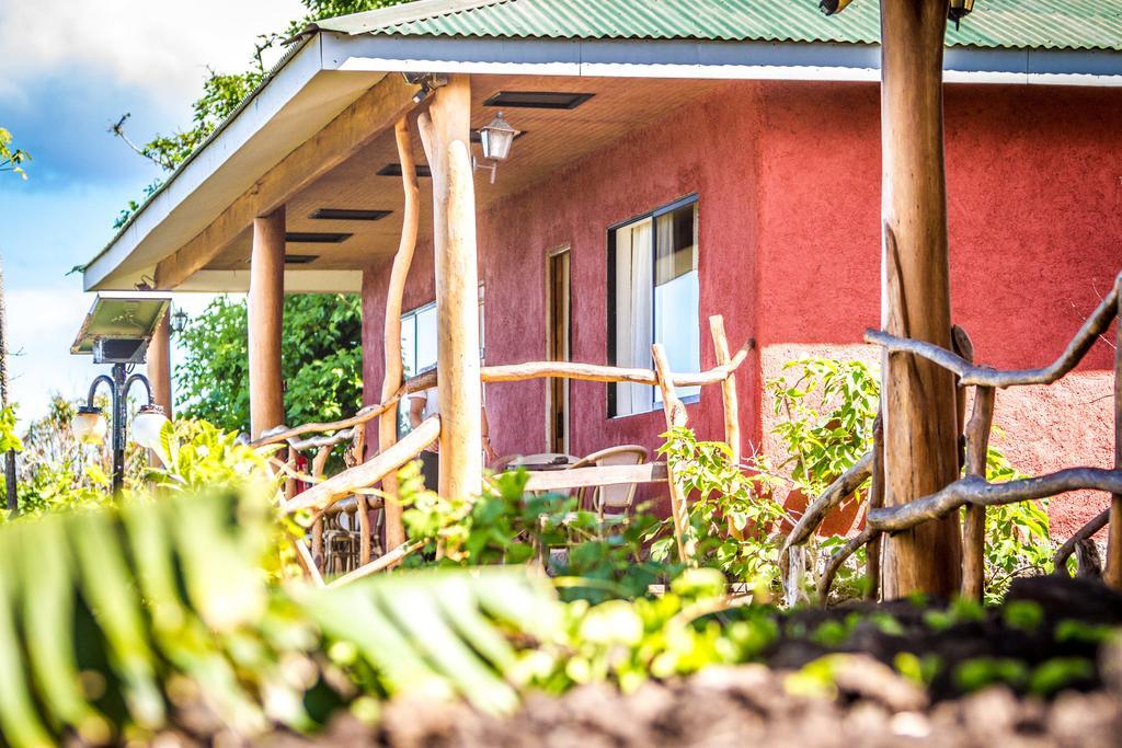Pikera Uri Eco Lodge Hanga Roa Exterior photo